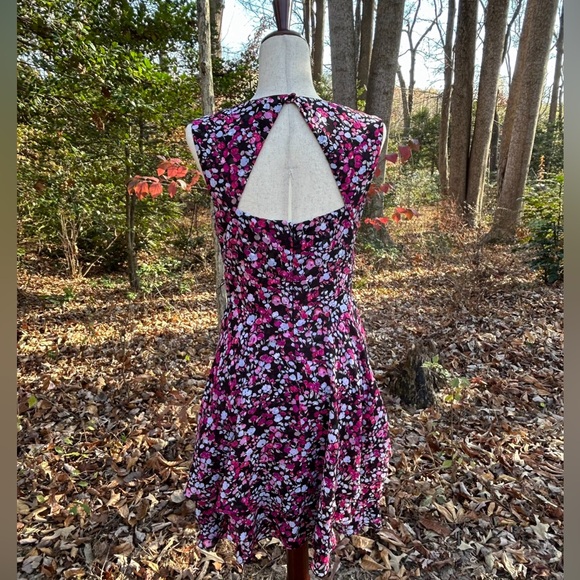 WHITE HOUSE BLACK MARKET Multicolor Floral Dress Pink Black Cream Sz 6 - Cute! - Picture 15 of 15